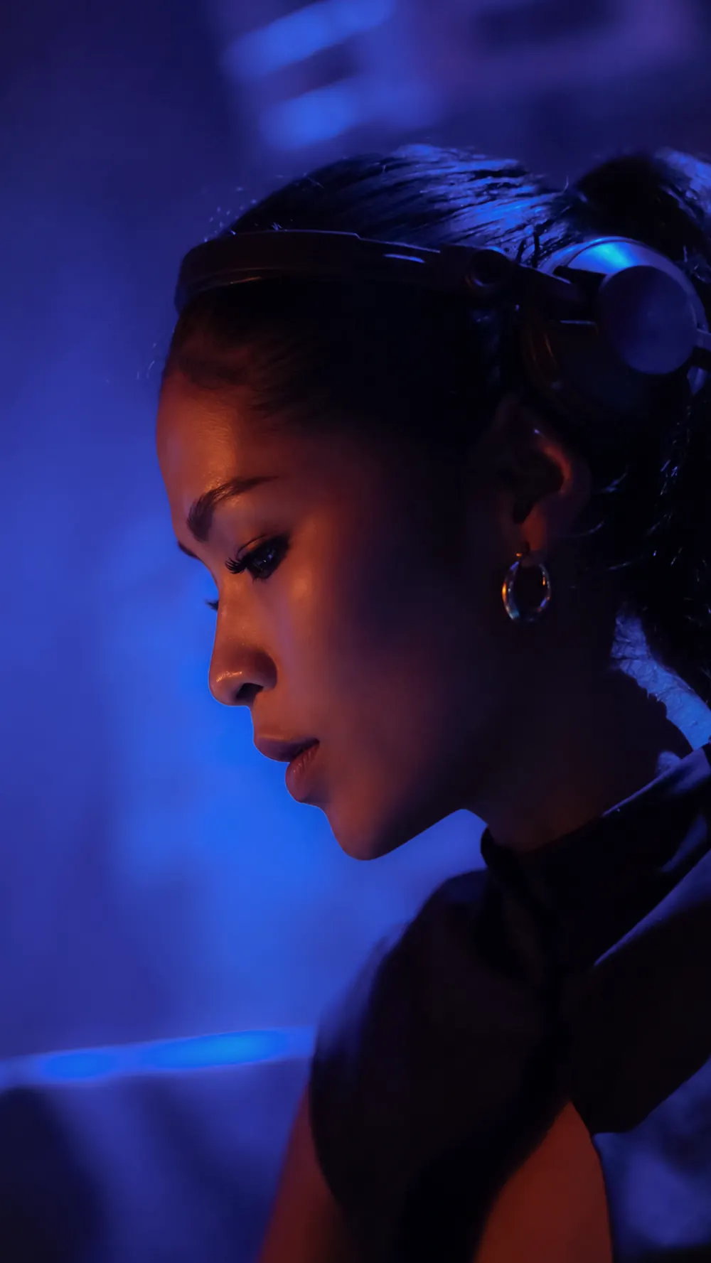 Amias under blue light